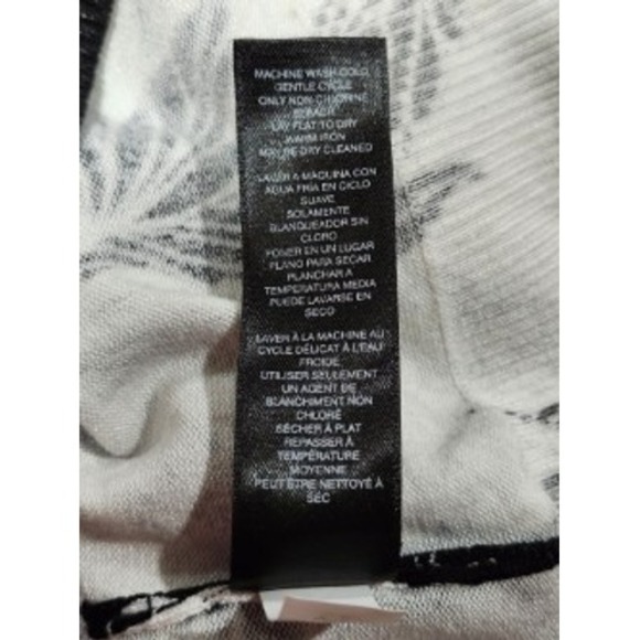 White House Black Market Women's Knit Floral Cardigan Button Front Black White L - Picture 7 of 7